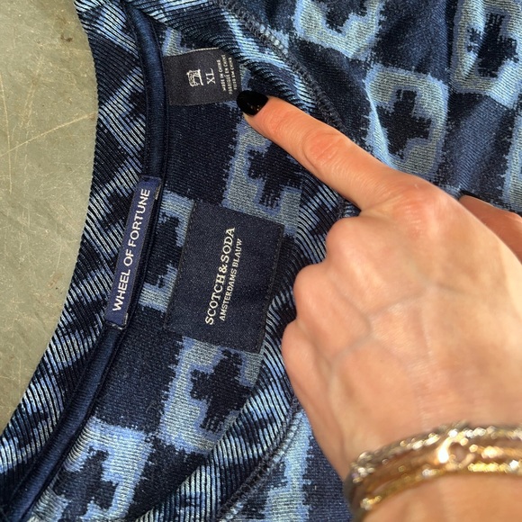 LIKE NEW! Super comfy and warm barely worn scotch and soda sweatshirt. - Picture 5 of 5